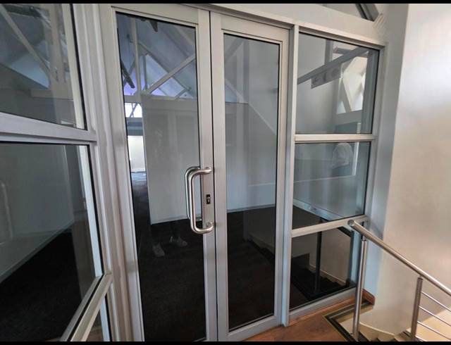 BUSINESS PROPERTY TO RENT IN FAERIE GLEN